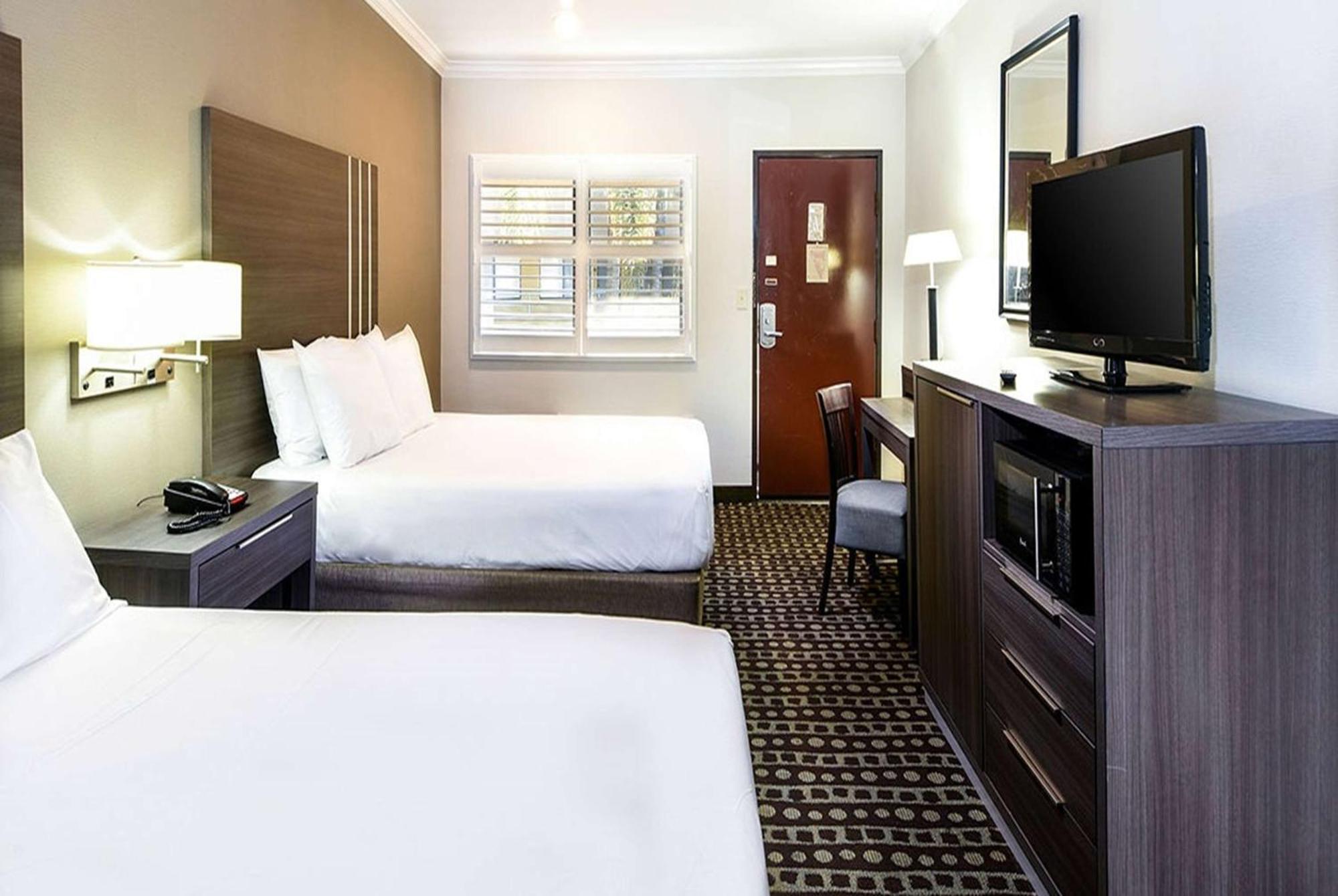 Travelodge By Wyndham Commerce Los Angeles Area Ngoại thất bức ảnh
