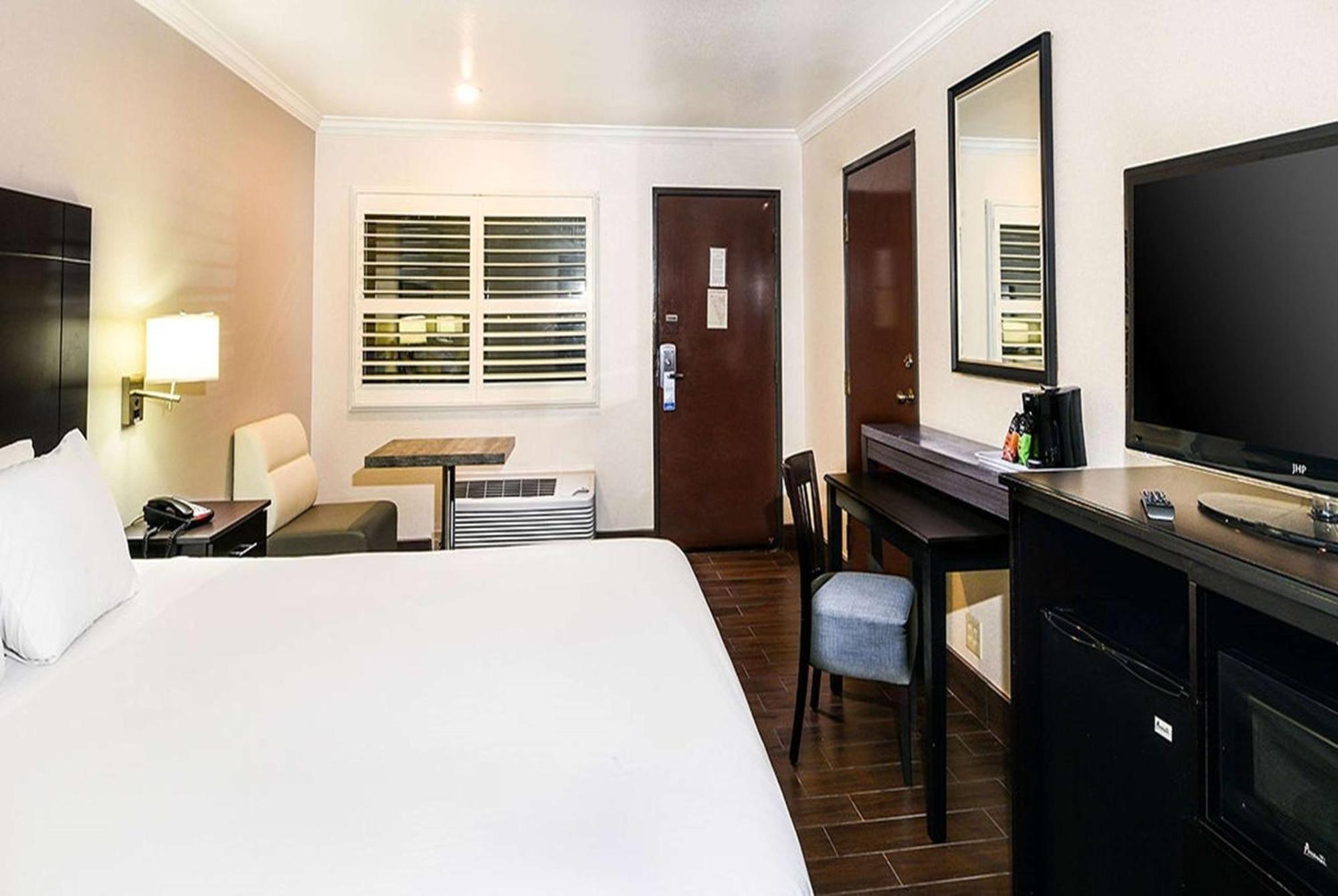 Travelodge By Wyndham Commerce Los Angeles Area Ngoại thất bức ảnh