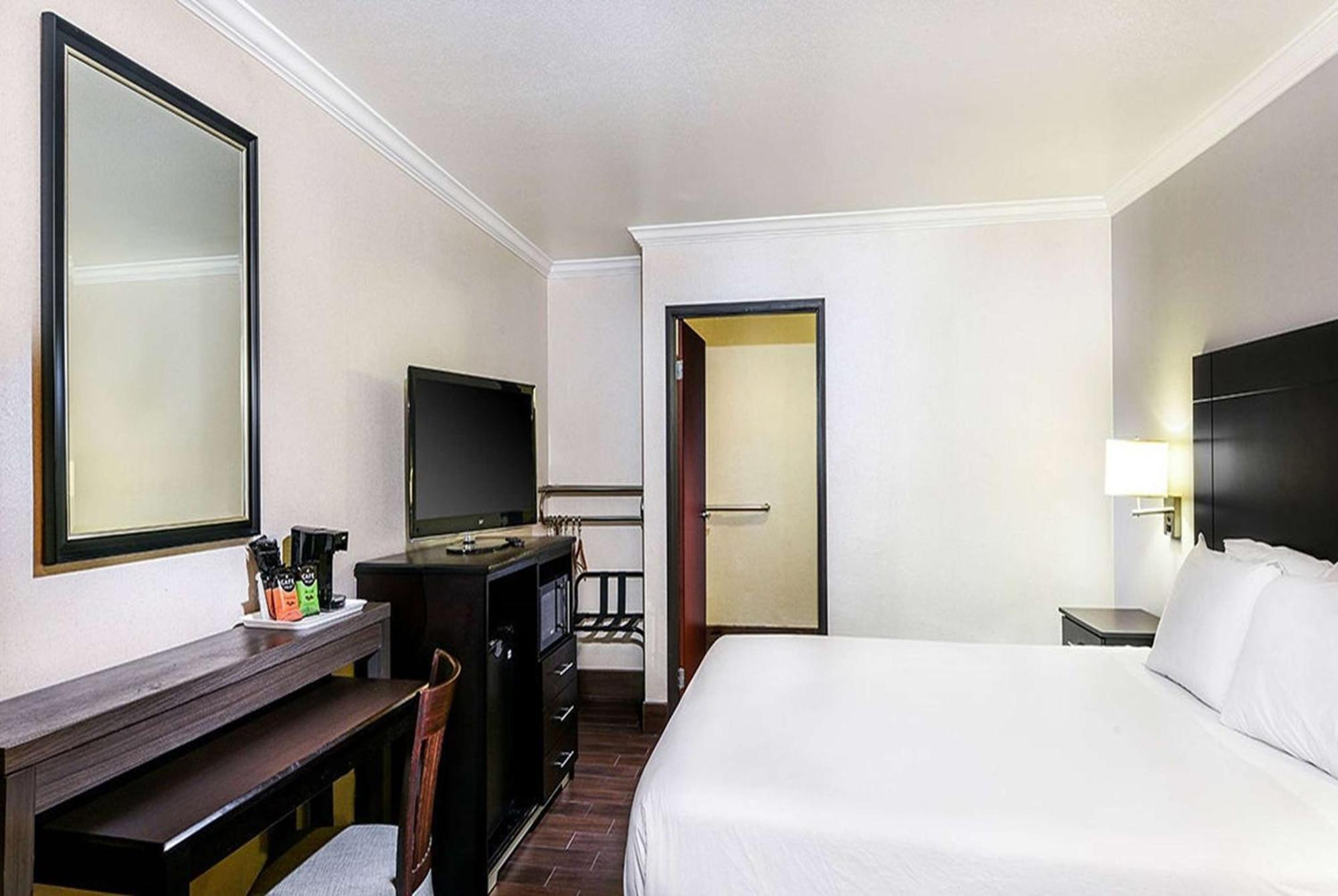 Travelodge By Wyndham Commerce Los Angeles Area Ngoại thất bức ảnh
