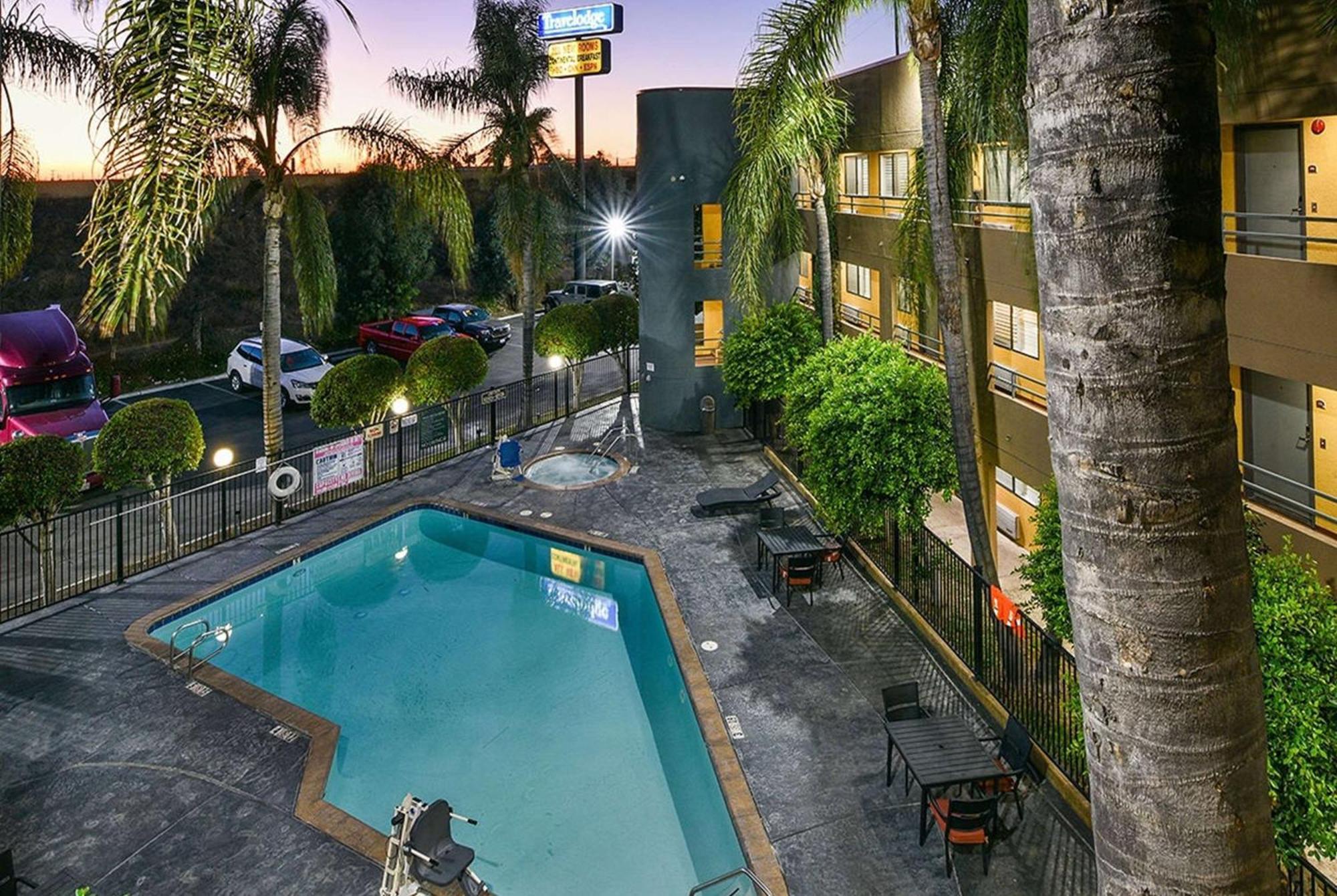 Travelodge By Wyndham Commerce Los Angeles Area Ngoại thất bức ảnh