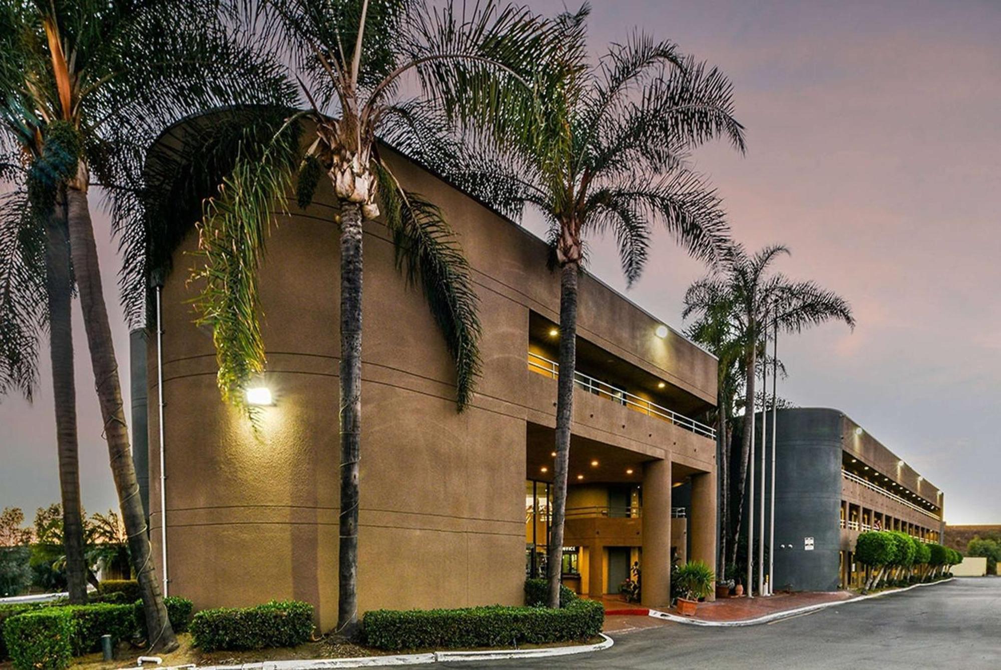 Travelodge By Wyndham Commerce Los Angeles Area Ngoại thất bức ảnh